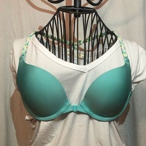 Victoria’s Secret 32B Front Close Bra